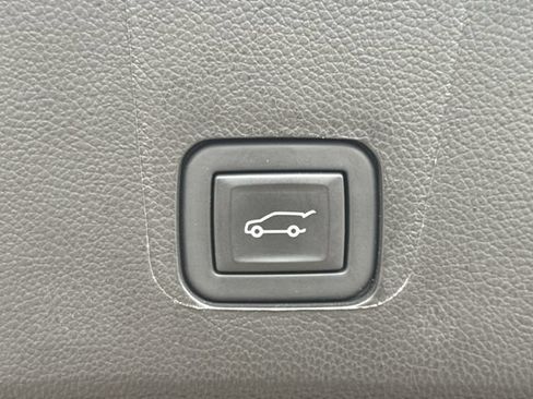 Certified 2023 Chevrolet Traverse LT FWD image 34