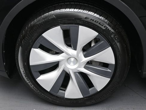 Used 2023 Tesla Model Y 2WD image 36