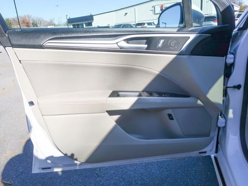 Used 2019 Ford Fusion SE image 24