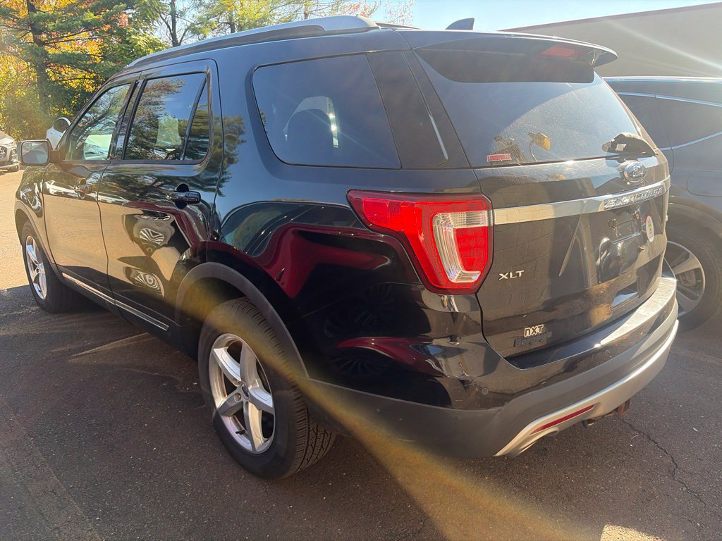 Used 2016 Ford Explorer XLT w/ Equipment Group 202A AWD/4WD image 4
