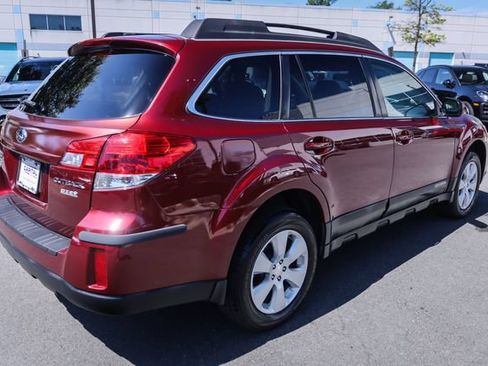 Used 2011 Subaru Outback 2.5i Premium w/ All-Weather Pkg AWD/4WD image 11