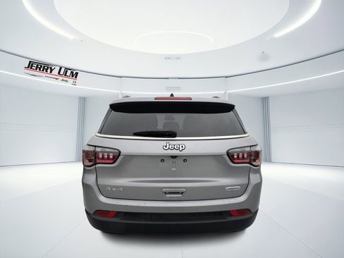 Used 2024 Jeep Compass Latitude image 4