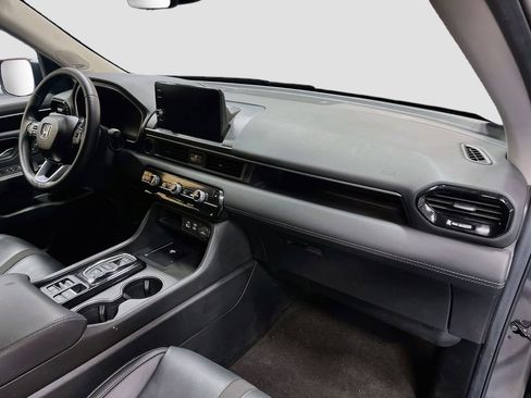 Used 2025 Honda Pilot Touring image 32