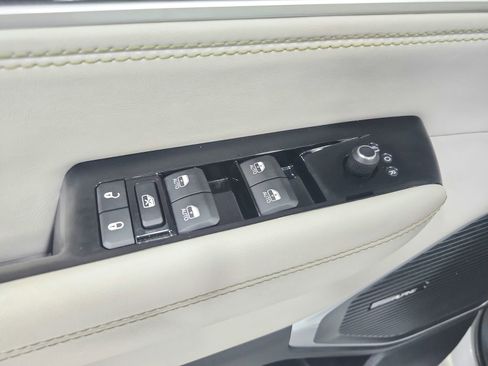 Used 2025 Jeep Wagoneer 2WD image 36