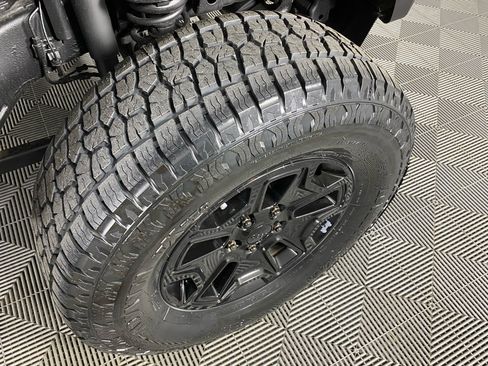 Used 2018 Jeep Wrangler Sport AWD/4WD image 12