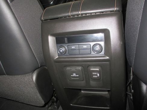 Used 2019 Chevrolet Traverse RS image 18