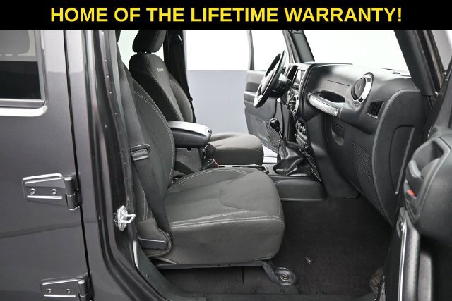 Used 2017 Jeep Wrangler Unlimited Sahara w/ Max Tow Package AWD/4WD image 41