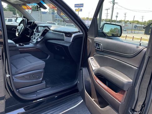 Used 2016 GMC Yukon SLE w/ Convenience Package AWD/4WD image 30