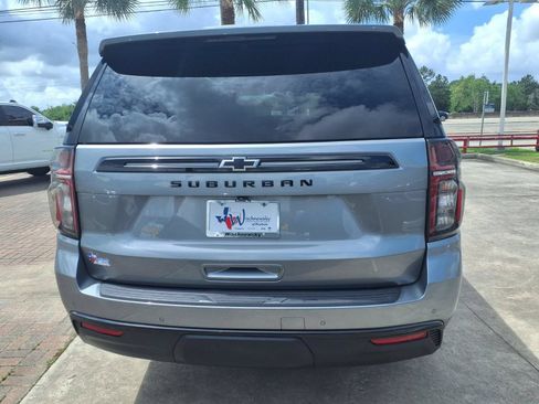 Used 2023 Chevrolet Suburban Z71 w/ Luxury Package AWD/4WD image 6