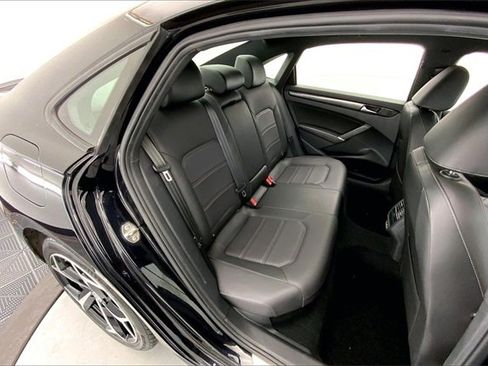 Used 2022 Volkswagen Passat 2.0T R-Line image 27