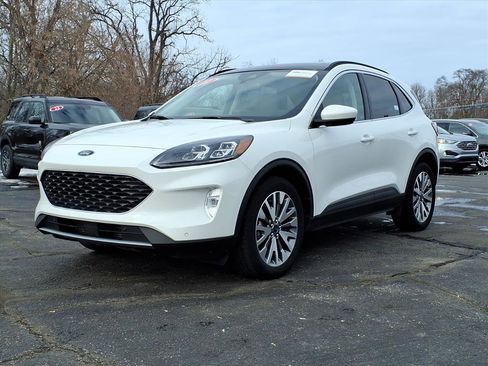 Certified 2022 Ford Escape Titanium w/ Class II Trailer Tow Package image 3