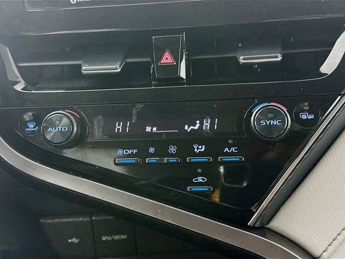 Used 2023 Toyota Camry SE image 18