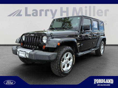Used 2013 Jeep Wrangler Unlimited Sahara w/ Dual Top Group AWD/4WD image 1