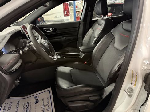 Used 2024 Jeep Compass Trailhawk image 11