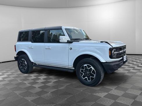 Used 2024 Ford Bronco Outer Banks image 2