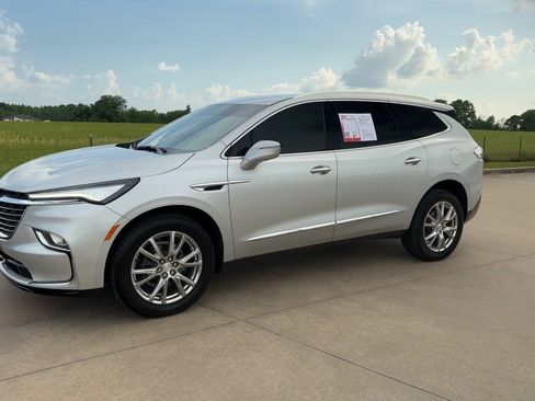 Used 2022 Buick Enclave Premium image 4