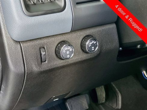 Used 2022 Chevrolet Colorado Z71 AWD/4WD image 10