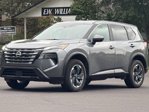 Used 2025 Nissan Rogue SV AWD/4WD image 8