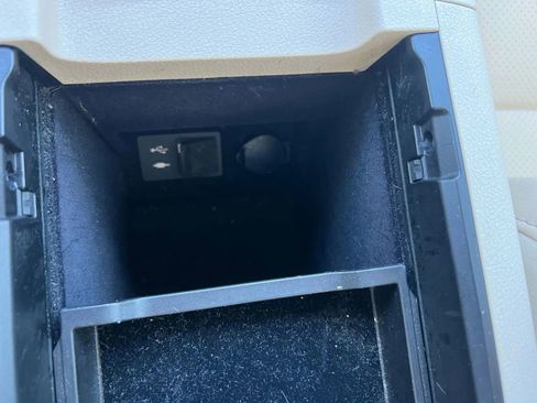 Used 2013 Lexus ES 300h w/ Luxury Pkg image 24