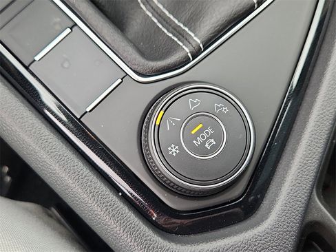 New 2025 Volkswagen Taos S image 30