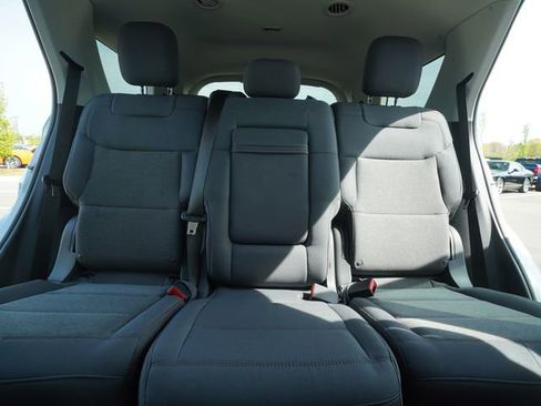 Used 2025 Ford Explorer Active AWD/4WD image 31