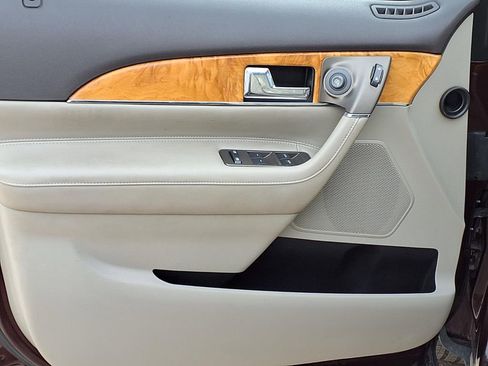 Used 2012 Lincoln MKX FWD image 22