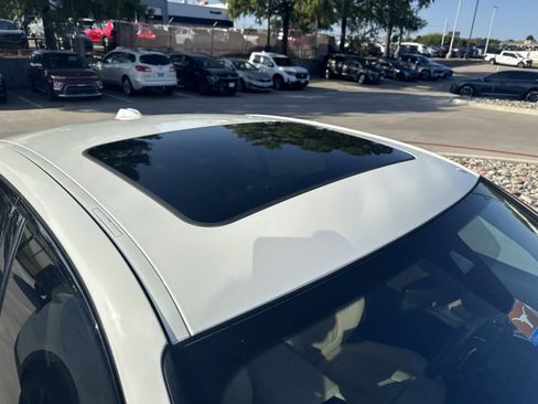 Used 2023 BMW 330e RWD image 9