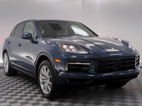 Certified 2025 Porsche Cayenne AWD/4WD image 7