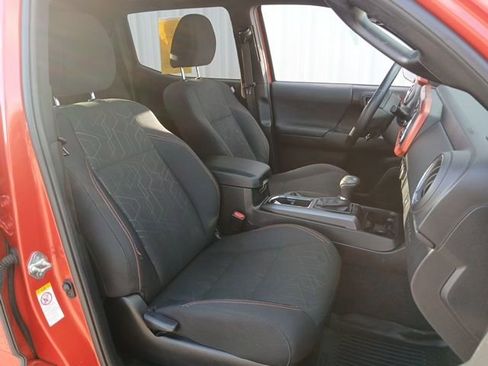 Used 2017 Toyota Tacoma TRD Sport image 28