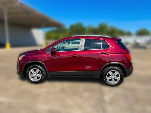 Used 2016 Chevrolet Trax LT w/ LT Sun and Sound Package AWD/4WD image 8