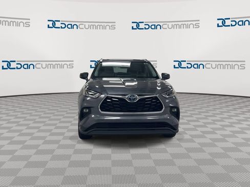 Used 2023 Toyota Highlander Limited AWD/4WD image 3