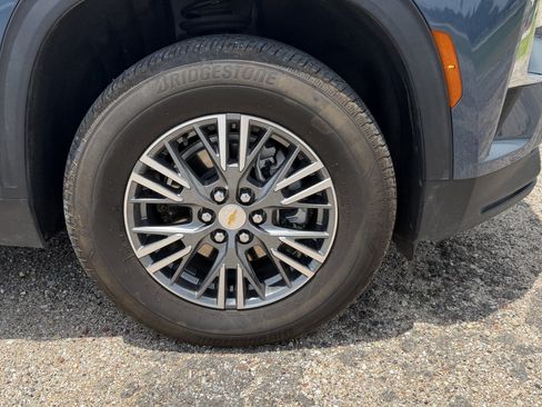 Used 2025 Chevrolet Traverse LT AWD/4WD image 15