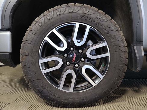 Used 2024 GMC Sierra 1500 AT4 w/ Technology Package AWD/4WD image 18