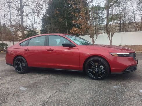 Used 2024 Honda Accord Sport image 2