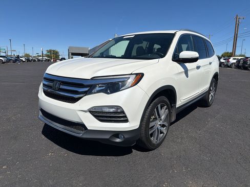 Used 2017 Honda Pilot Touring image 1