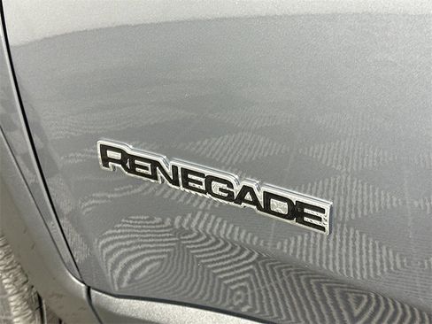 Used 2022 Jeep Renegade Latitude w/ Convenience Group image 28