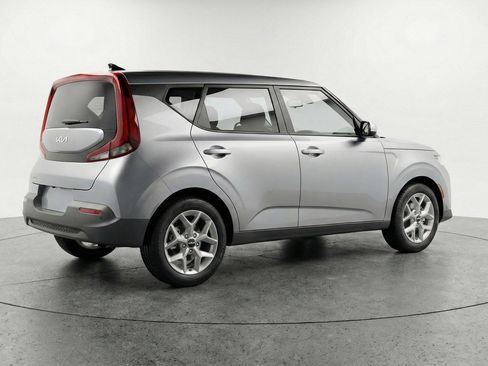 Used 2025 Kia Soul LX w/ LX Technology Package FWD image 9