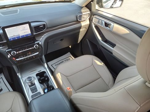Used 2024 Ford Explorer Limited image 18