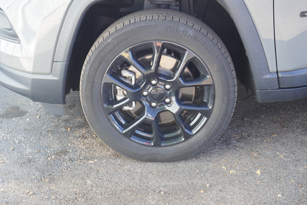 Used 2023 Jeep Compass Latitude w/ Sun and Sound Group AWD/4WD image 6