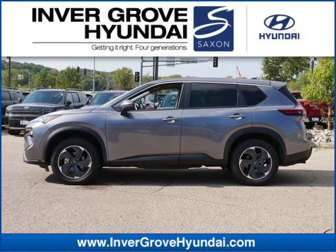Used 2024 Nissan Rogue SV image 1