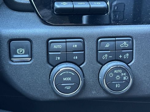 Used 2025 Chevrolet Silverado 1500 High Country AWD/4WD image 39