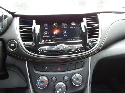 Used 2019 Chevrolet Trax LT w/ LT Convenience Package FWD image 27