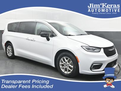 Used 2024 Chrysler Pacifica Touring-L