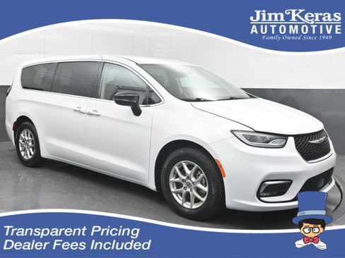 Used 2024 Chrysler Pacifica Touring-L FWD image 1
