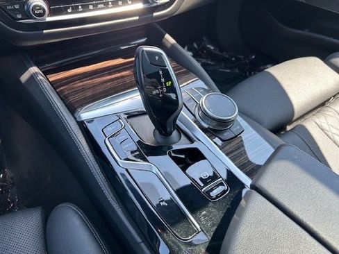 Used 2021 BMW 530i xDrive w/ M Sport Package AWD/4WD image 25