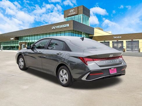 Certified 2026 Hyundai Elantra SE FWD image 8