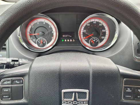 Used 2019 Dodge Grand Caravan SE w/ UConnect Hands-Free Group image 12