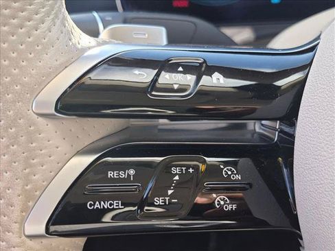 Used 2023 Mercedes-Benz E 450 Cabriolet image 13