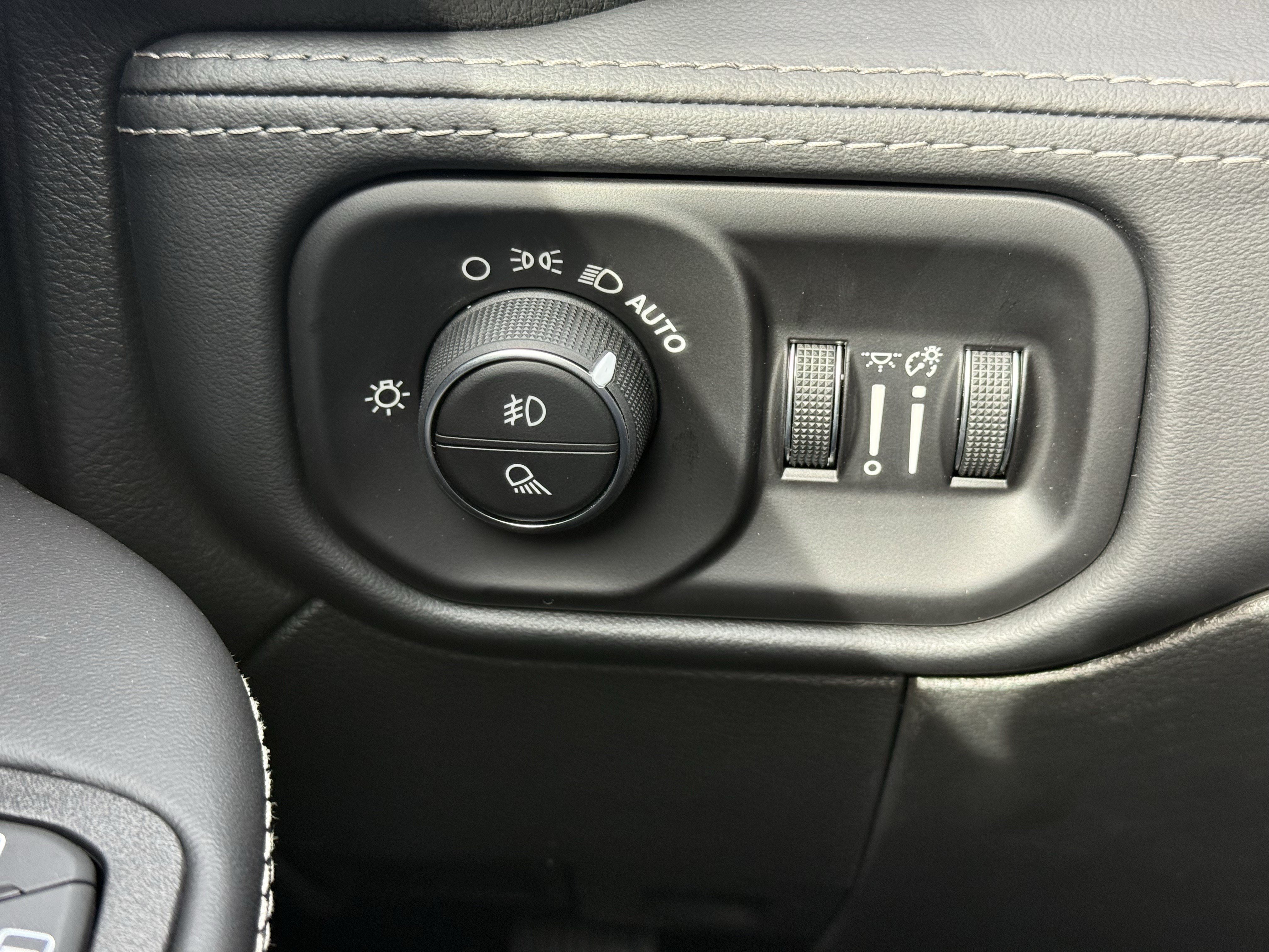 Used 2026 RAM 2500 Limited AWD/4WD image 27