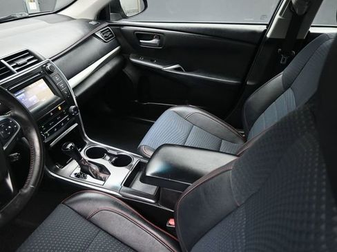 Used 2015 Toyota Camry SE image 17